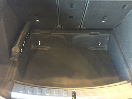 COME POSSIAMO VEDERE IL VANO BAGAGLI DELLA MINI COUNTRYMAN (F60) SENZA IL RIPIANO PORTA OGGETTI RISULTA ANTIESTETICO E SCOMODO