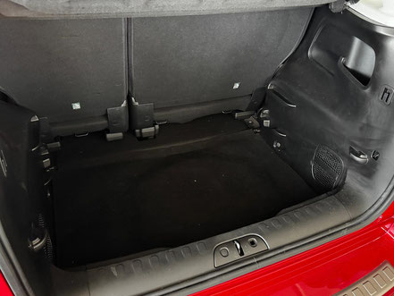 COME POSSIAMO VEDERE IL VANO BAGAGLI DELLA FIAT 500L SENZA IL RIPIANO PORTA OGGETTI RISULTA ANTIESTETICO E SCOMODO