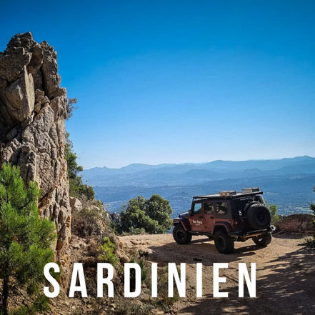 Sardinien - Weiße Strände, rote Berge