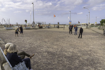 Bild: Breiter und weiter Strand in Trouville-sur-Mer