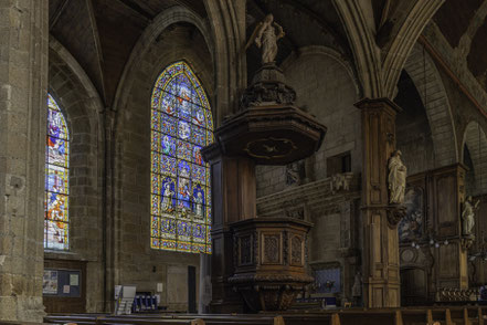 Bild: Kanzel aus dem 17. Jh. in der Église Saint-Sulpice de Fourgères in Fourgères