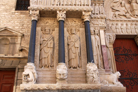 Bild: Das Portal der Église St.-Trophime in Arles 