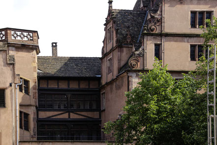 Bild: am Place du Château das Musée de l'Œuvre-Notre-Dame in Strasbourg 