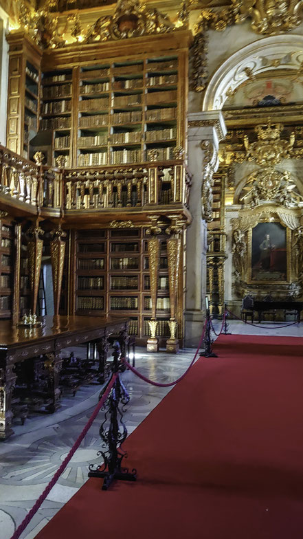 Bild: Biblioteca Joanina in der Universität Coimbra 