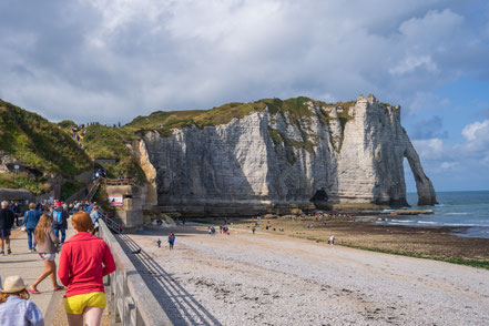 Bild: Étretat, Wanderweg zu den Kreidefelsen