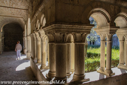 Bild: Kathedrale Notre-Dame-de-Nazareth in Vaison-la-Romain mit Kreuzgang 