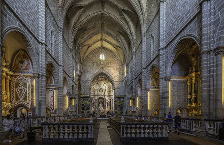 Bild: Im Innern der Igreja de São Francisco in Évora