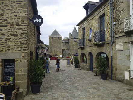 Bild: In der Rue de la Pinterie die zum Château de Fougères führt