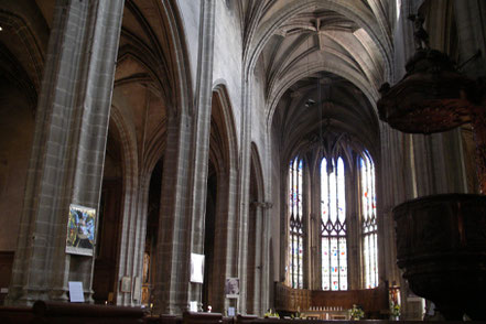 Bild: Im Innern der Kirche Notre Dame in Bourg-en-Bresse, Frankreich