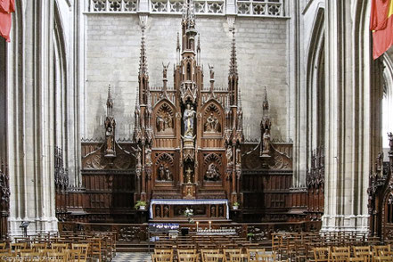 Bild: Altar im nördlichen Querschiff in der Cathédrale Sainte-Croix d´Orléans in Orléans