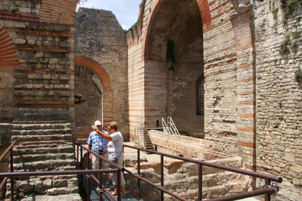 Bild: Die Thermen des Constantin in Arles, Provence 