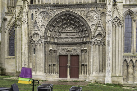  Bild: Portal an der Südfassade der Cathédrale Notre-Dame de Bayeux in Bayeux