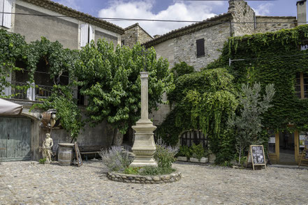 Bild: Aiguèze an der Ardèche 