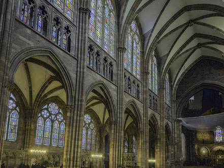 Bild: Blick in das Innere der Cathédrale Notre-Dame de Strasbourg