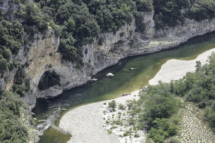 Bild: Blick vom Belvédère les Templiers auf den Cirque de Madeleine in der Gorges de l´Ardèche 