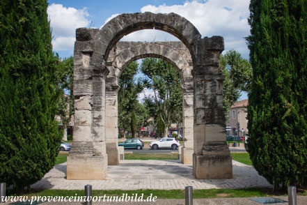 Bild: römischer Bogen in Cavaillon