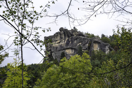 Bild: Wanderung zur Chapelle Notre-Dame in den Sandsteinformationen Les grès d’Annot in Annot 