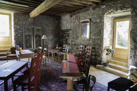 Bild: Der Kreuzgang der Monastère Notre-Dame de Sarrance in den Pyrenäen, Frankreich