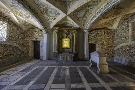 Bild: Capela dos Ossos in Évora