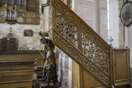 Bild: Samson mit Löwe trägt die Kanzel in der Abtei- und Pfarrkirche Ebersmünster im Elsass, Frankreich