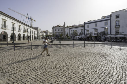 Bild: Am Praça da República in Tavira