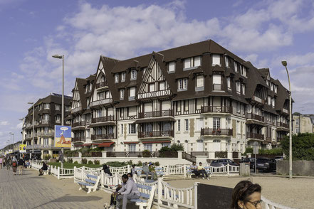 Bild: Hotel am Strand in Trouville-sur-Mer