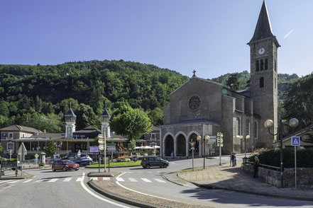 Bild: Casino und Kirche in Ax-les-Thermes