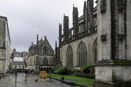 Bild: Nordseite der Cathédrale Saint Corentin in Quimper