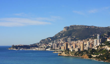 Bild: Blick von der Corniche Inférieure auf Monaco