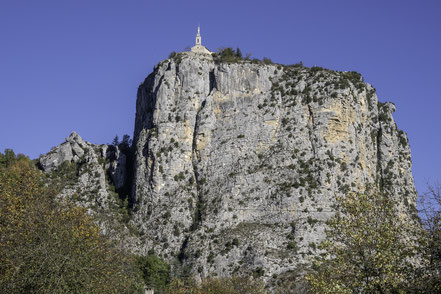Bild: Le Roc au Serre et la chapelle Notre-Dame du Roc in Castellane