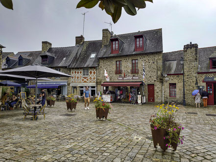 Bild: Vorplatz des Château de Fougères