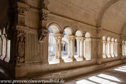 Bild: Kreuzgang der Abbaye Montmajour