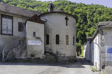 Bild: Rückseite der Monastère Notre-Dame de Sarrance in den Pyrenäen, Frankreich