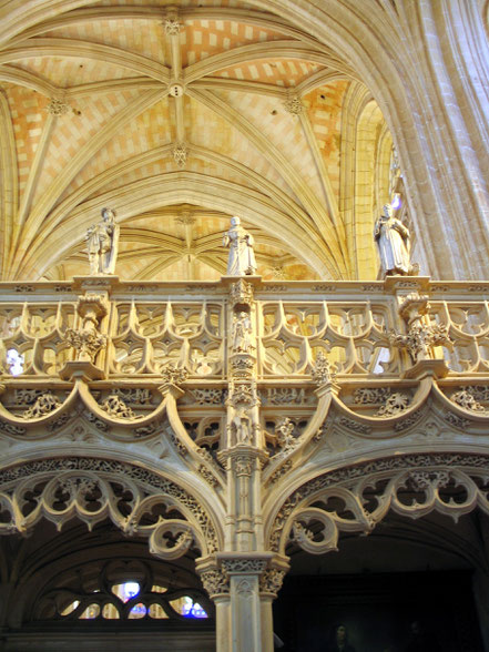 Bild: im Innern der Monastére de Brou in Bourg-en-Bresse, Frankreich