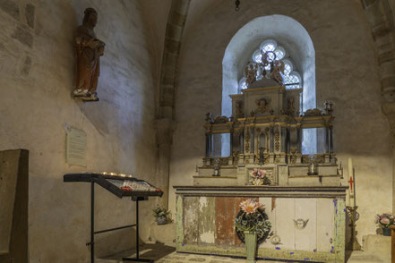 Bild: Seitenaltar im Querschiff der Kirche von Saint-Cénéri-le-Gèrei