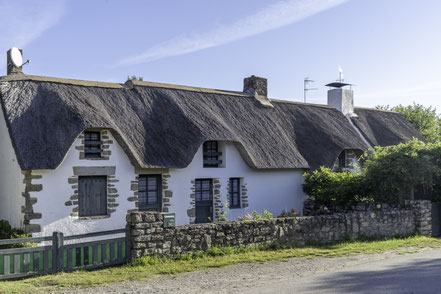  Bild: Haus mit Reetdach in Bréca im Parc naturel régional de Brière 