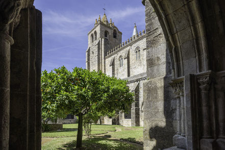 Bild: im Kreuzgang der Catedral de Évora 