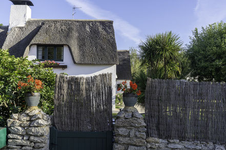  Bild: Haus mit Reetdach in Bréca im Parc naturel régional de Brière 