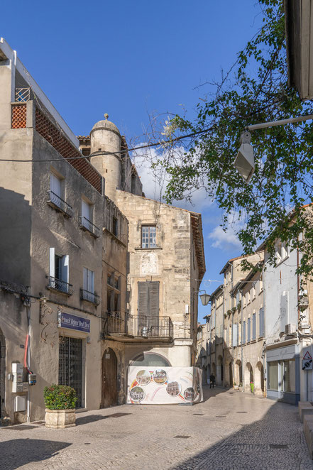 Bild: Rue des Halles in Tarascon 