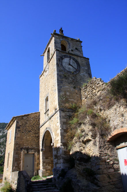 Bild: Glockenturm in Maubec mit Marienstatue