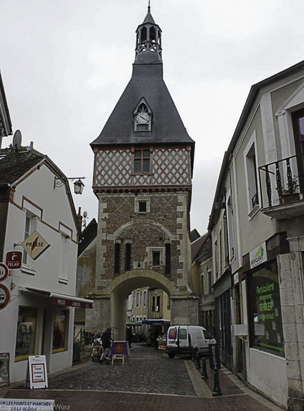 Bild: Tour de l'horloge in dem Ort Saint-Fargeau