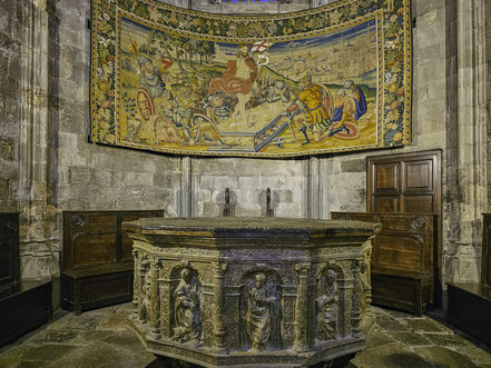 Bild: Der Taufstein in der Julian- und Basilissa-Kapelle in der Catedral de Girona