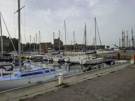 Bild: Jachthafen gegenüber dem Château Saint-Malo