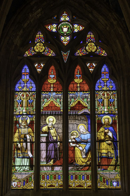 Bild: Buntglasfenster in der Cathédrale Saint-Corentin in Quimper 