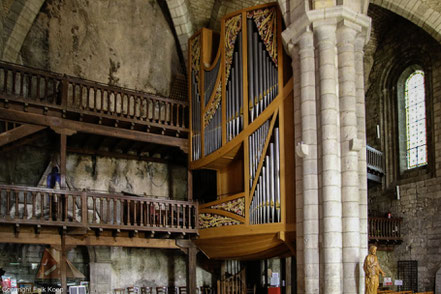 Bild: Basilika Saint-Sauveur mit hölzernen Zwischengeschossen und Orgel