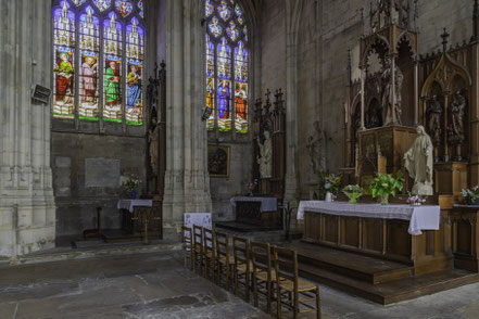 Bild: Holzgeschnitzte Altäre in den Kapellen der Église abbatiale Saint-Sauveur in Montivilliers