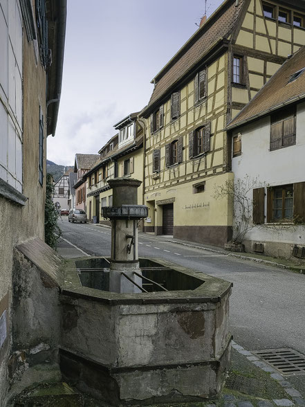 Bild: Fontaine in den Straßen von Dambach-la-Ville