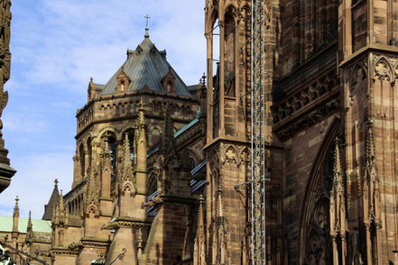 Bild: Blick auf Nordseite der Cathédrale Notre-Dame in Strasbourg