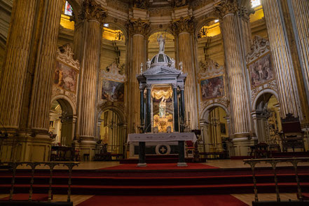 Bild: Der Hauptaltar in der Kathedrale "Catedral de la Encarnación" in Málaga 