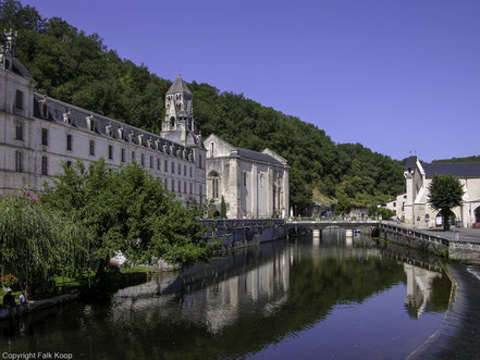 Bild: Blick auf die Abtei mit Kirche in Brantôme